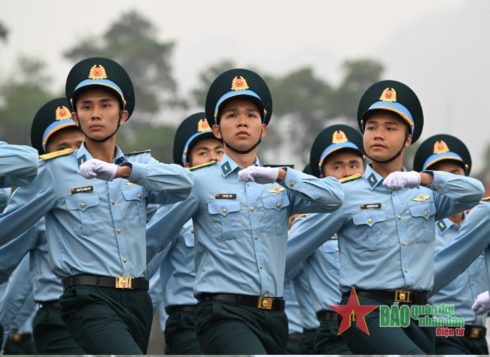 Chính sách mới với sĩ quan tại ngũ chuyển sang quân nhân chuyên nghiệp